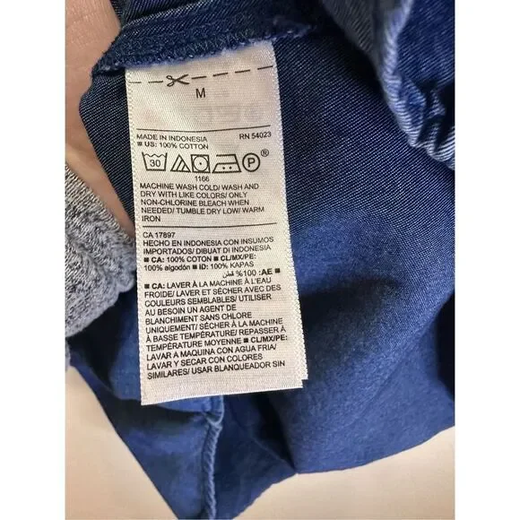 Old Navy Blue Denim Button Down Sleeveless Top Size Medium - Picture 3 of 4